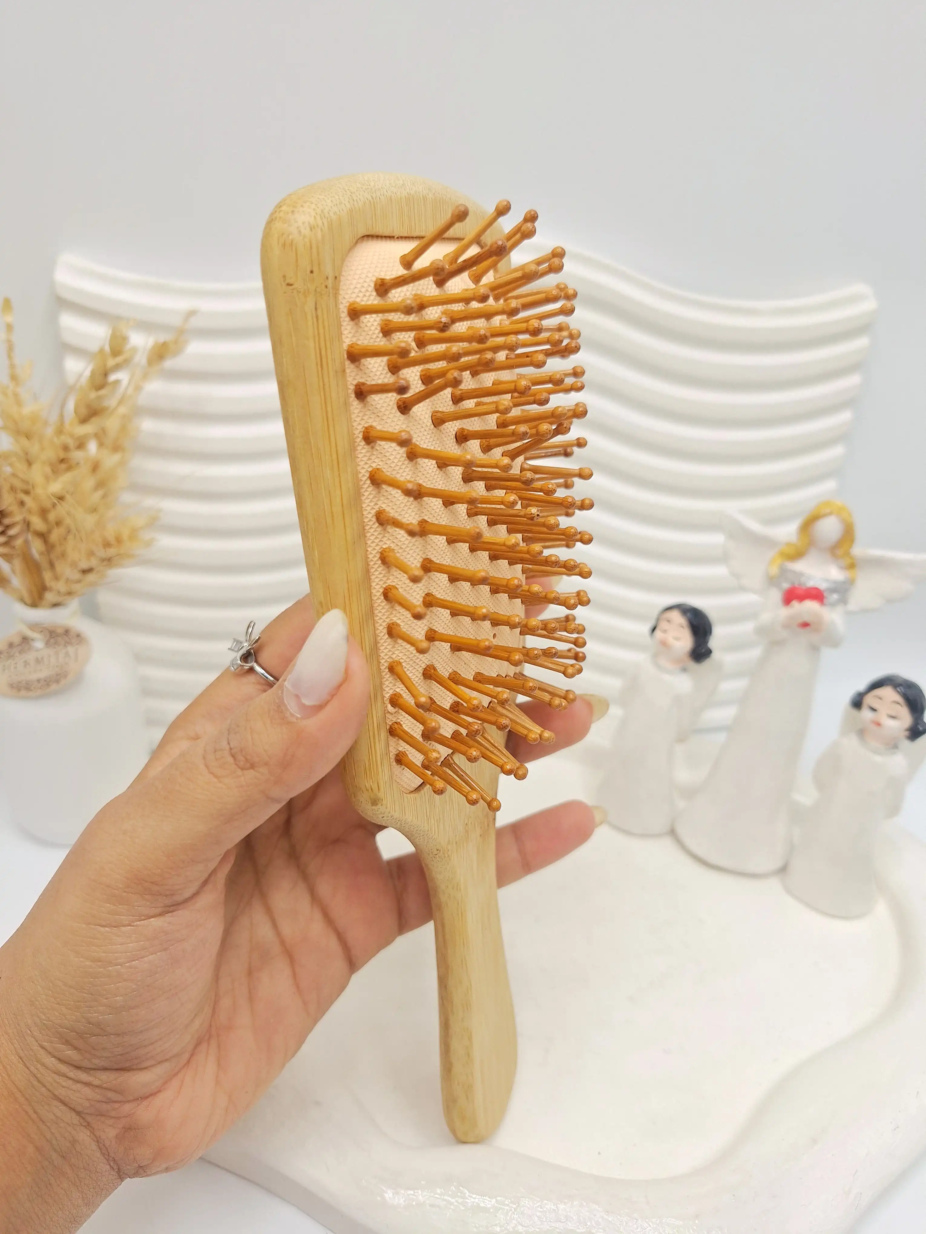 برس مو چوبی کف کرم دندانه چوبی قهوه ای